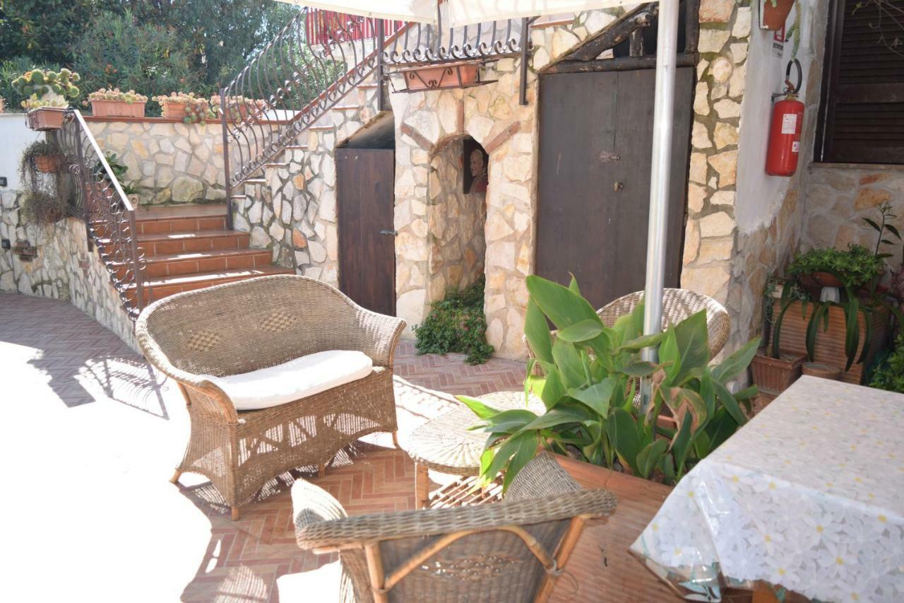 Bed &Breakfast Pinetamare Panzió Castel Volturno Kültér fotó