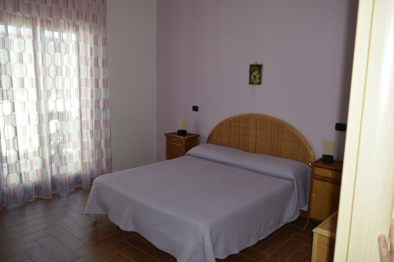 Bed &Breakfast Pinetamare Panzió Castel Volturno Kültér fotó