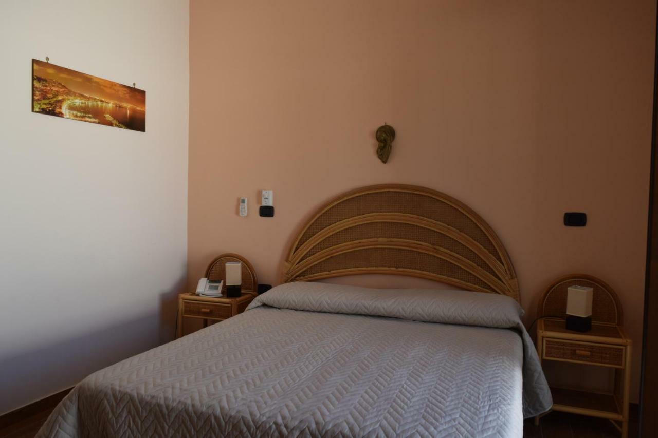 Bed &Breakfast Pinetamare Panzió Castel Volturno Kültér fotó